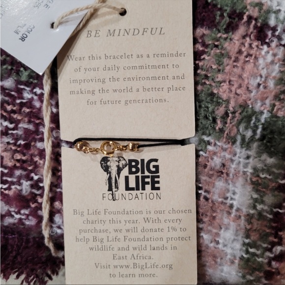 NWT Quagga Green Label Plaid Blanket Wrap Plum Polyester With Bonus Bracelet - Picture 4 of 8